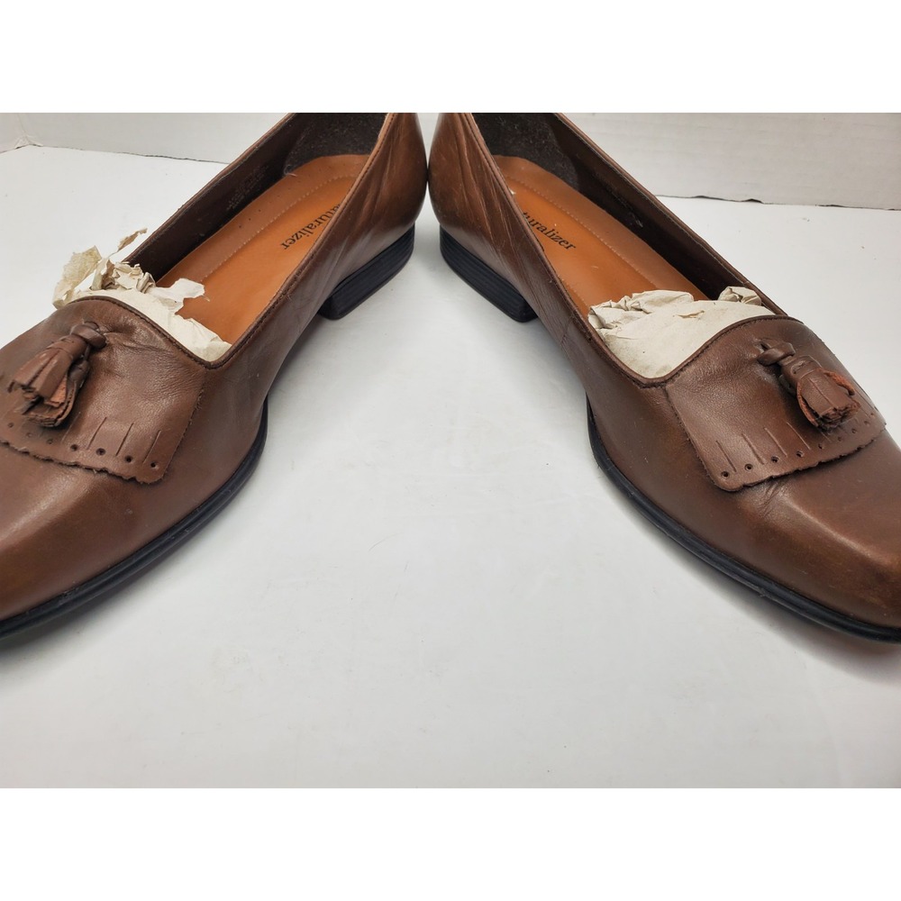 Naturalizer Cuddly Tootsie Roll Brown Leather Tassels Womens Size 8N Loafer Shoe - Picture 8 of 16